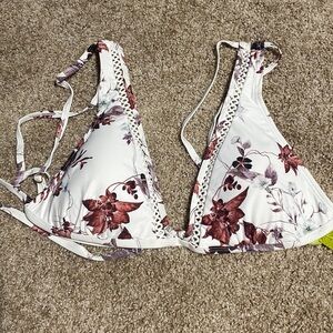Gianni Bini White Floral Swimsuit Top Size…